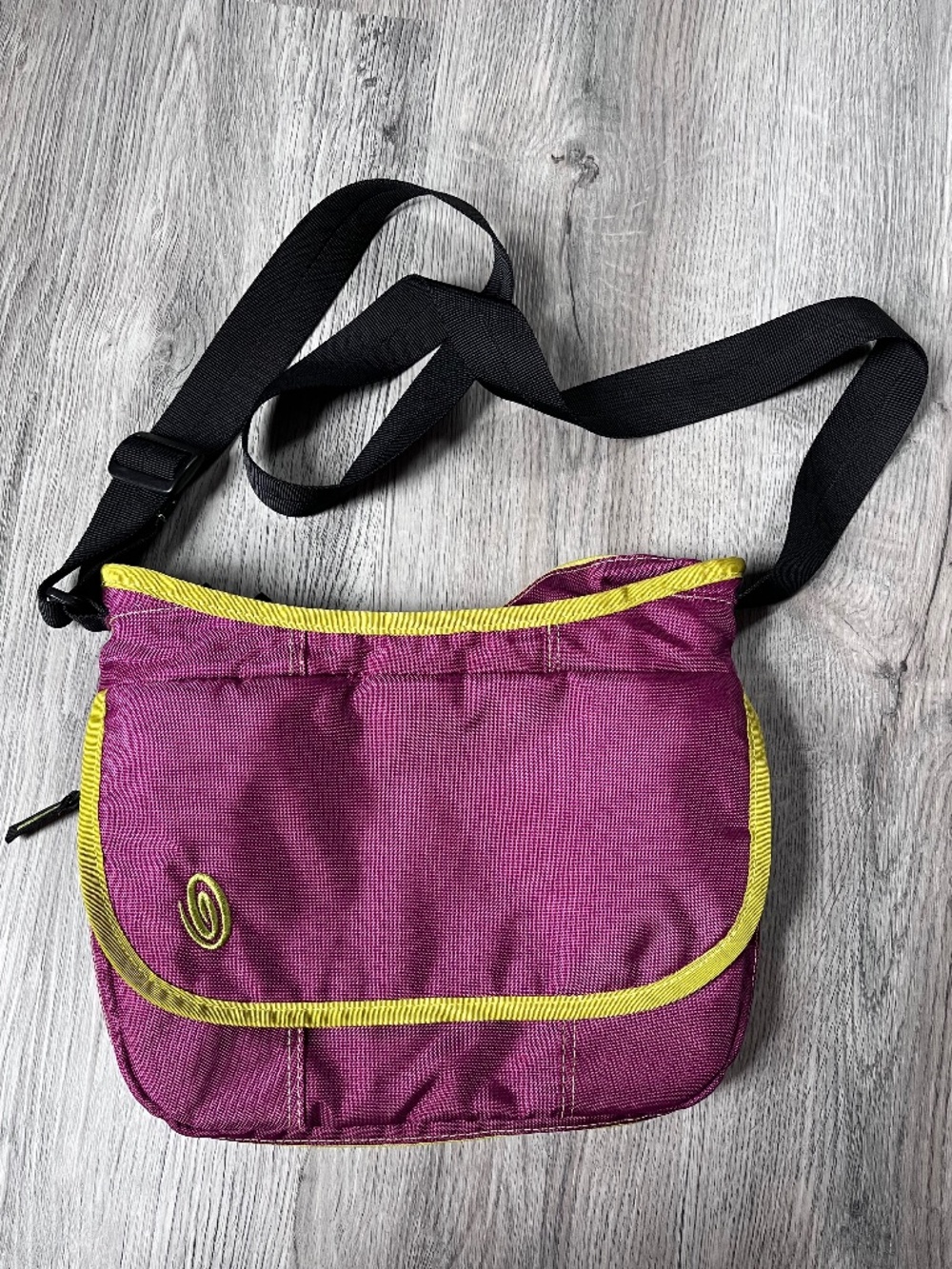 Timbuk2 Harriet Crossbody Expandable Nylon Purse Great Condition bag hiking